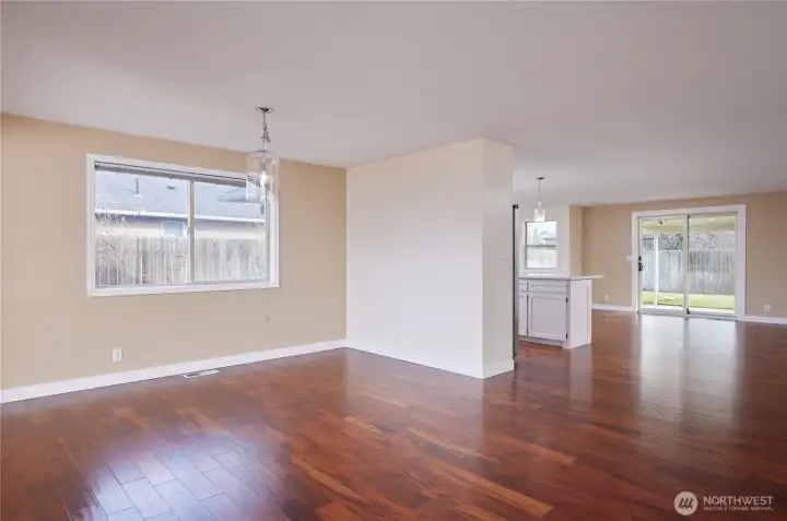 LIving Room unstaged