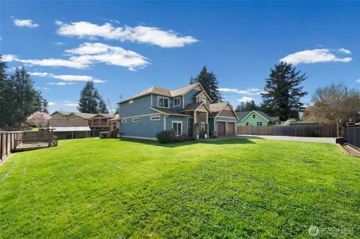 Expansive backyard with open lawn and room to enjoy the outdoor setting.