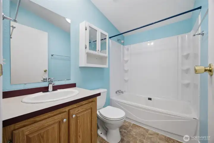 Full bathroom Full bathroom