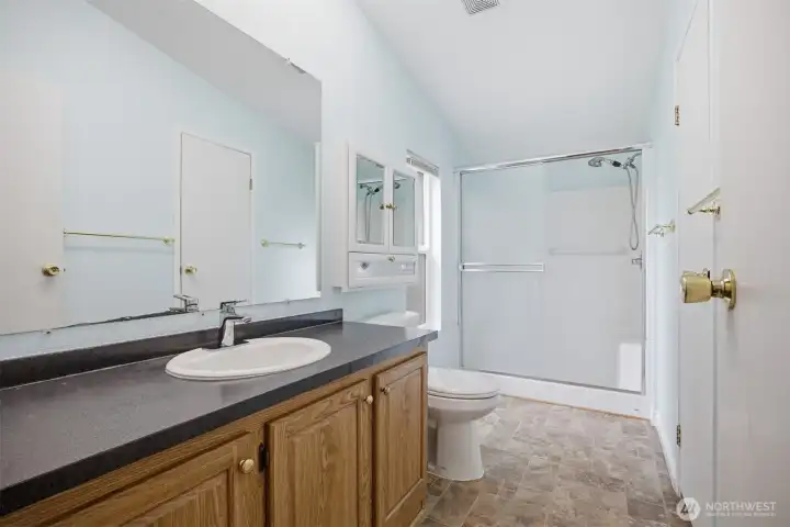 Primary En-suite Primary En-suite