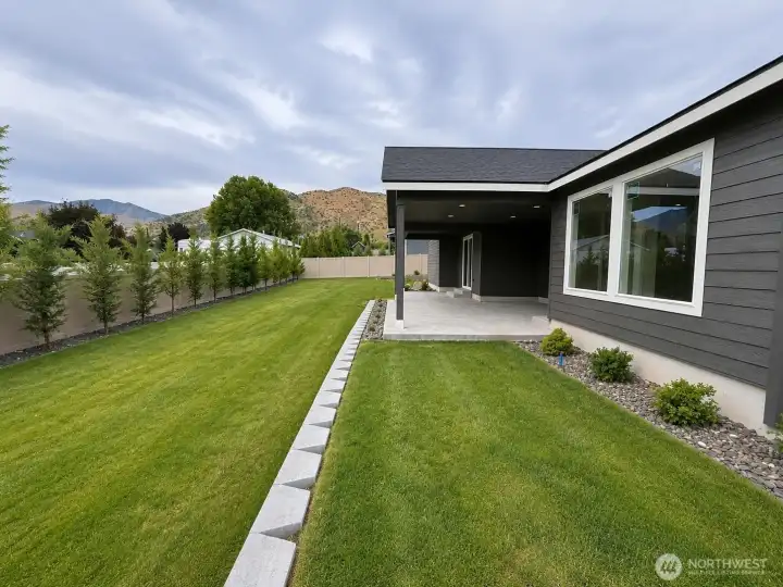 Huge yard! Room for a pool!!!