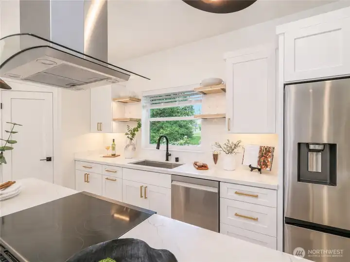 Large walk in pantry on left!!
