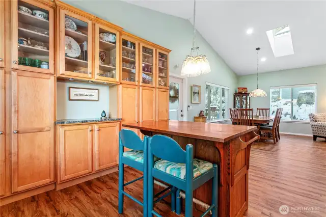 Breakfast nook. Could be used as the dining room