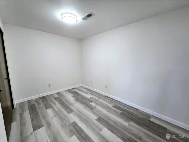 Bonus room with closet- great office or stoarge