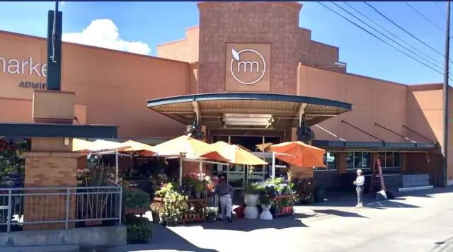 Metropolitan Market and cafes are just steps away