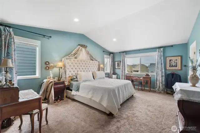 Master bedroom, Ensuite to the right