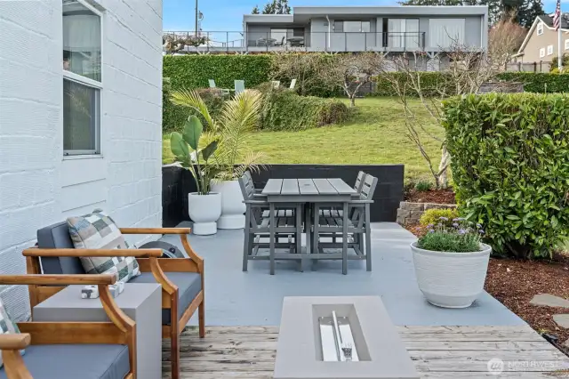 A really nice deck for all of your entertaining or relaxing needs!