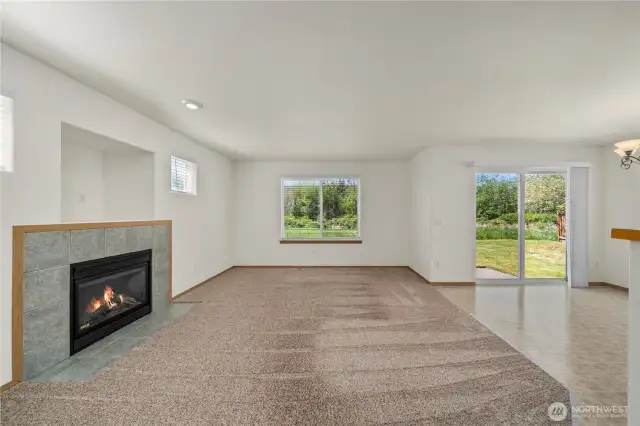 Spacious Living Room w/Gas Fireplace
