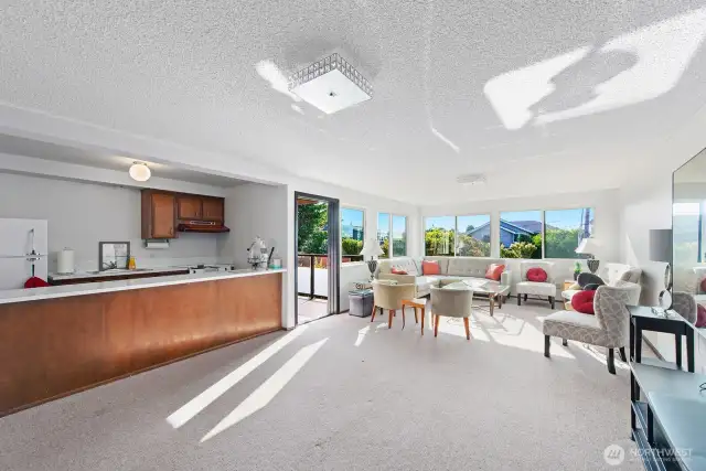 Community clubhouse with nice kitchen, TV / Game room and great seating area for entertaining large groups.