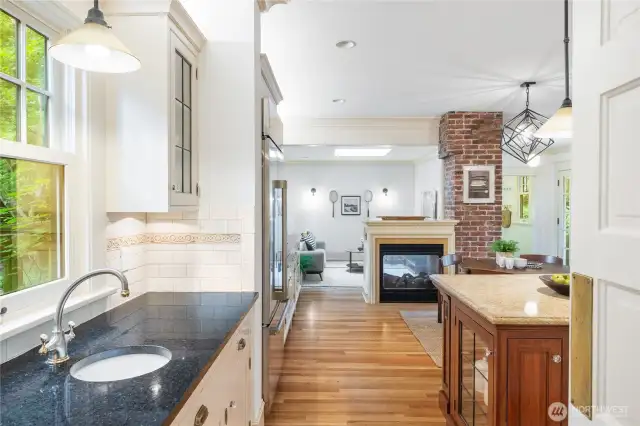 Expansive kitchen