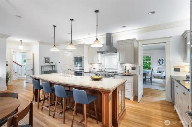 3 sinks, eating space, vast island with seating