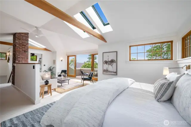Skylights, A/C, patio, lounge area, custom built-in's
