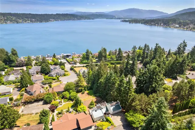 Stunning Views of both the Lake...