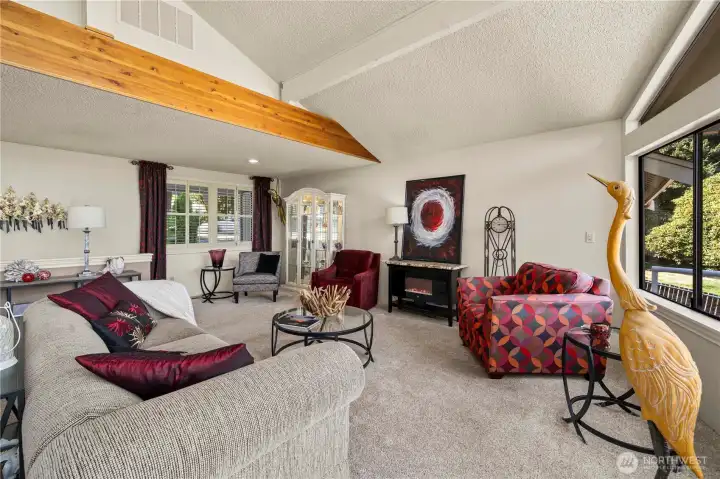 Behind the half wall to the left is the staircase to the lower level.