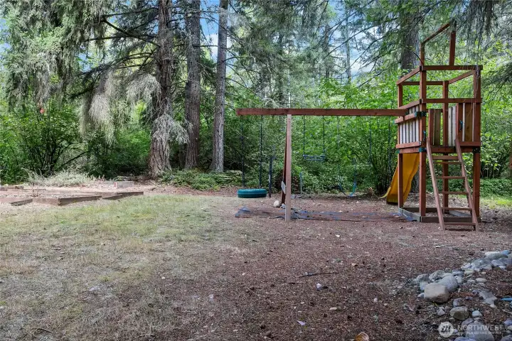Room to play! The jungle gym stays with the property.