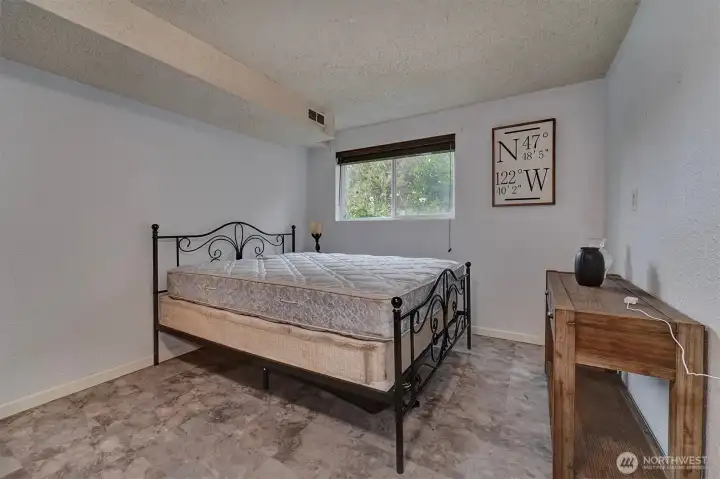 Bonus room/ office