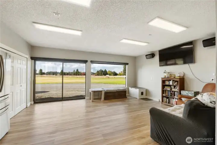 ~Large Bonus Room/ Home Office so many possibilities.