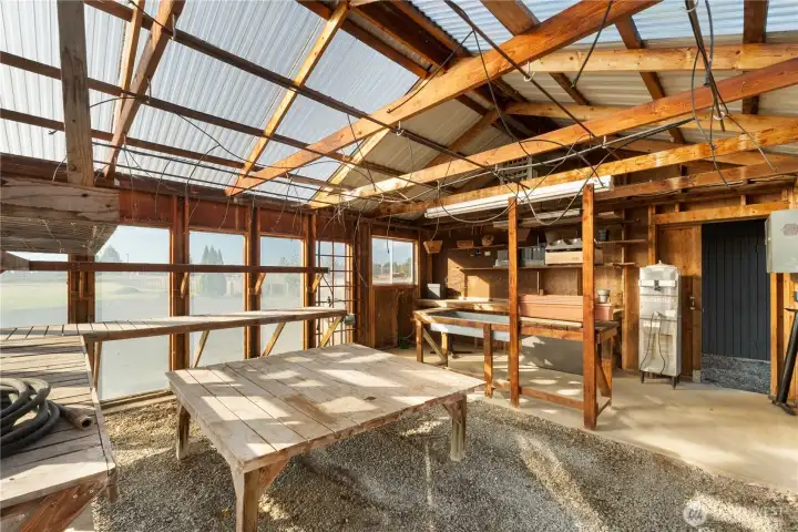 Dual floor design with Concrete and aggregate areas~