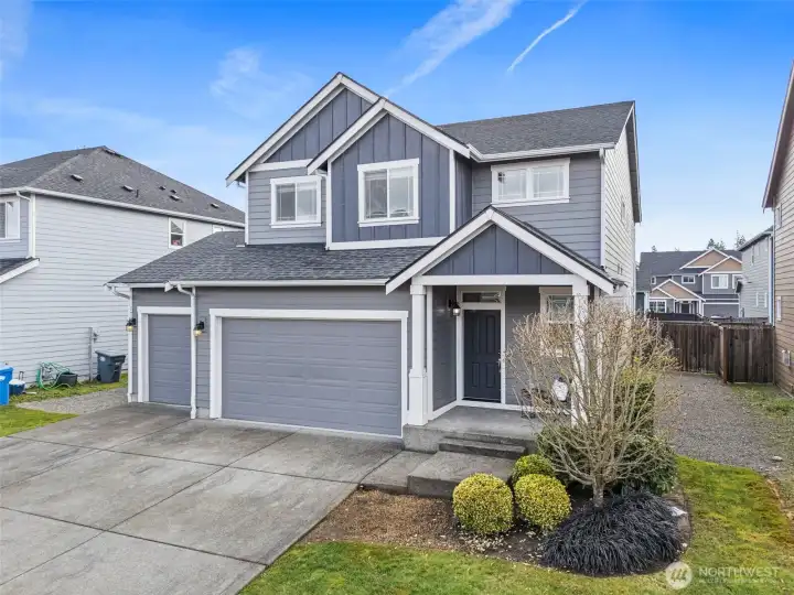 welome home! Three car garage, covered front porch and mature landscaping. Curb appeal to welcome you right in! Add your own flare to make it yours in every season.