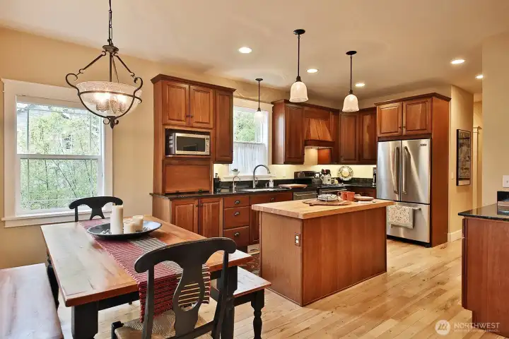 Dining and kitchen. Pendant lighing.