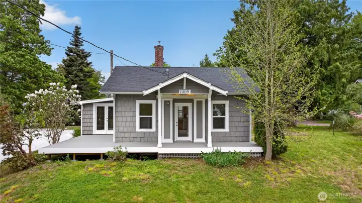 Charming updated rambler w/ a detached Guest Cottage welcomes you home to peaceful island living.