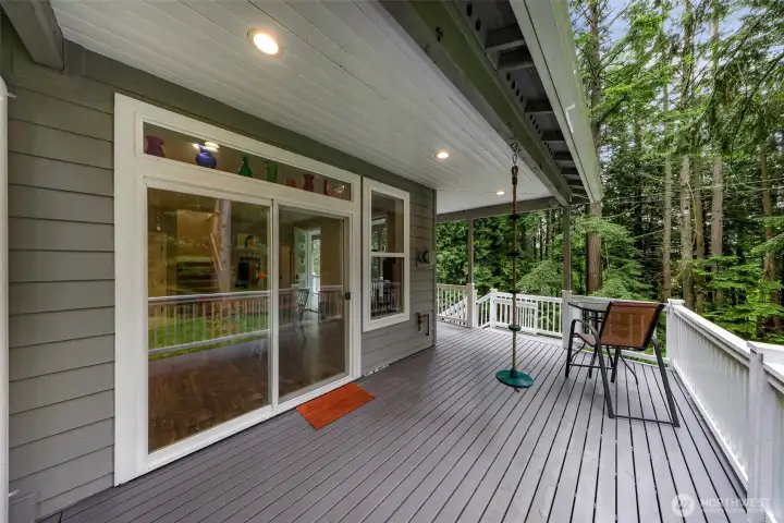 Covered side deck Covered side deck