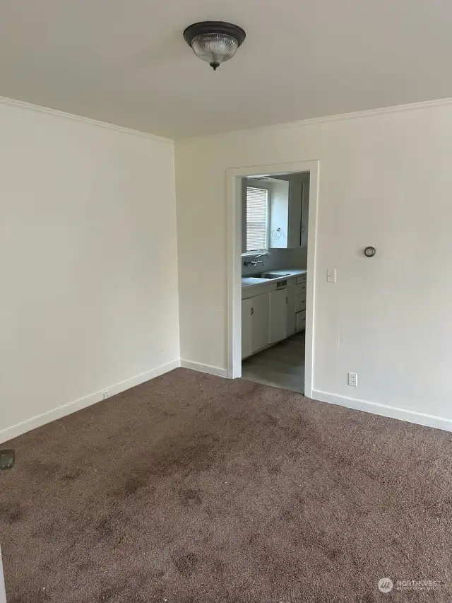 Photos of lower unit were taken before it was rented.
