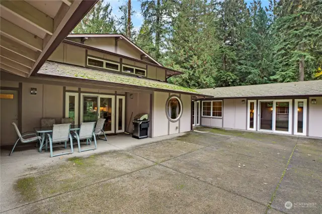 Covered outdoor eating space just off the living room