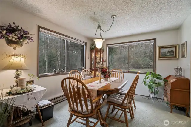 Lovely and good sized dining room with large windows that give an amazing backdrop for any meal. Plenty of space for a sideboard, Extended table and open to living room - great for large gatherings!