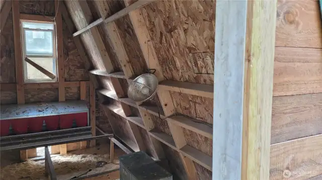 Even has electric chicken door!