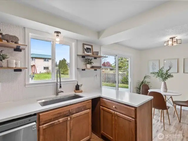 Great kitchen with upgrades. All appliances stay.