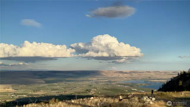 Dramatic cloud shows over the Okanogan Valley.