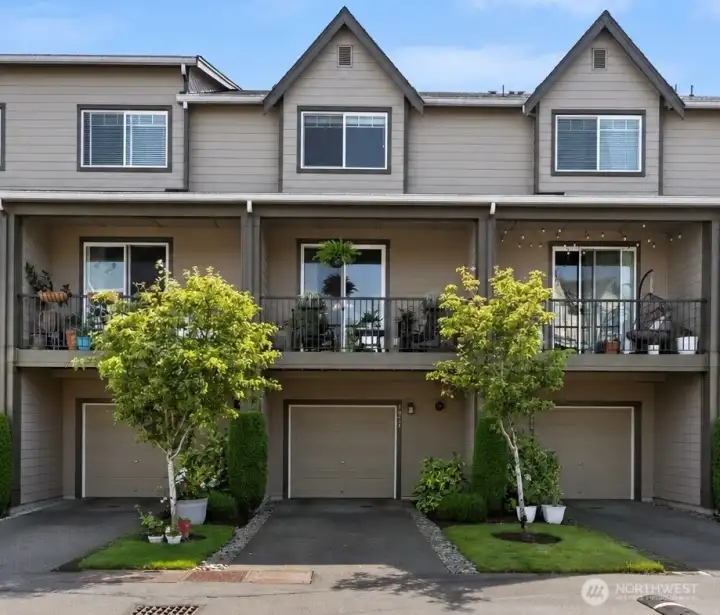 Driveway & Garage Parking