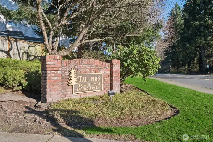 With quick access to freeways and major routes, this location is especially appealing for commuters who want to spend less time in traffic and more time living. Whether you’re a first-time buyer, downsizer, or commuter seeking convenience without compromise, this is a must-see opportunity in one of Renton’s most accessible and welcoming communities.