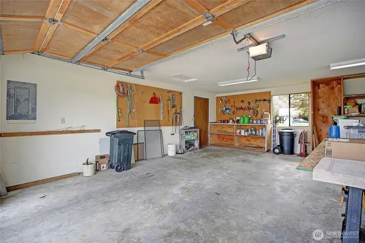 Insulated 528 sqft Garage with Shop Space and Direct Door to Backyard/Deck for Convenience~