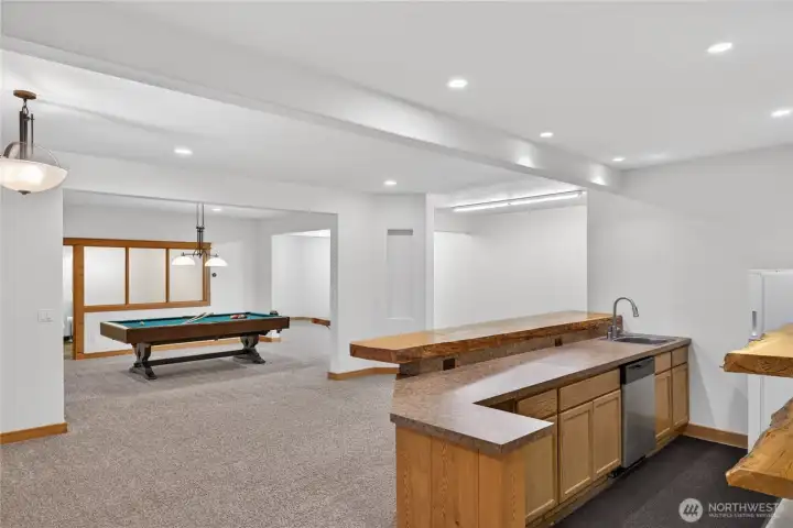 Wet bar adds to the entertaining possibilities on the lower level