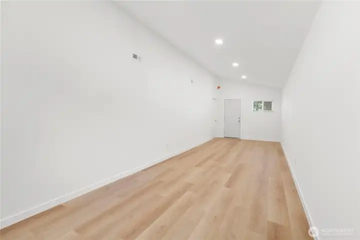 Living den with seperate enterance Living den with seperate enterance