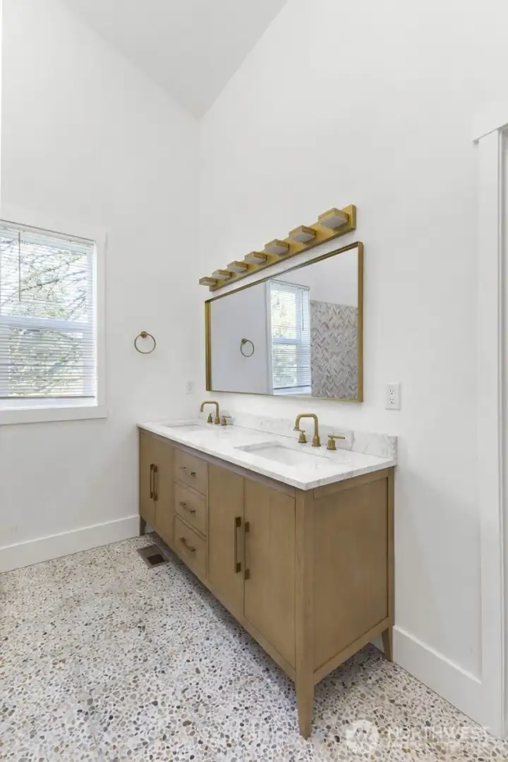 Double vanity sink Double vanity sink