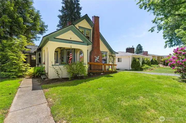 Welcome to 1205 Front St! So much character and charm. Welcome to 1205 Front St! So much character and charm.