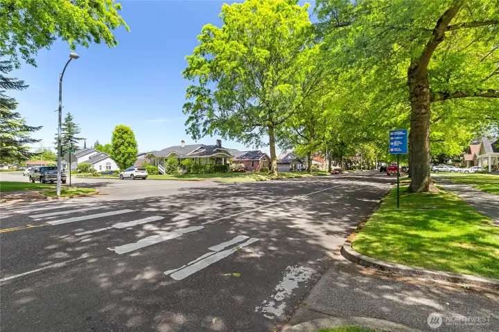 Close distance to downtown Lynden on beautiful Front St. Close distance to downtown Lynden on beautiful Front St.