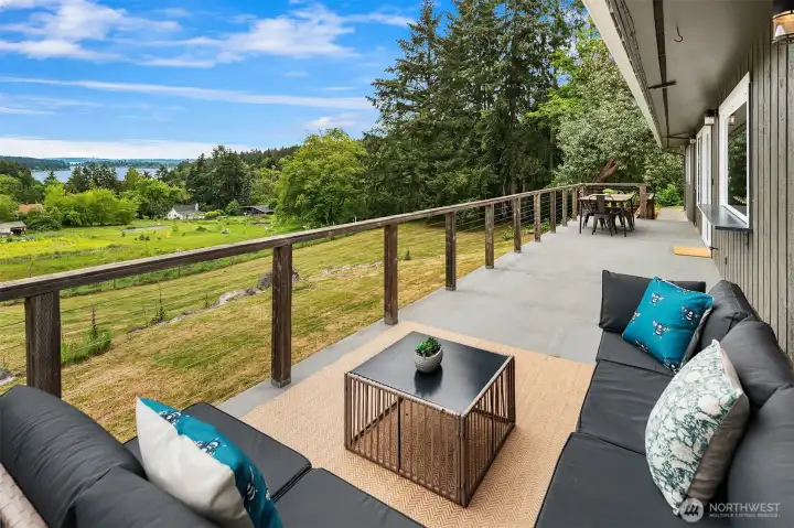 Watch the twinkling city lights and the stars from your north-facing deck.