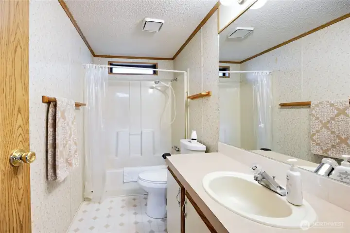 Full Guest Bathroom Full Guest Bathroom