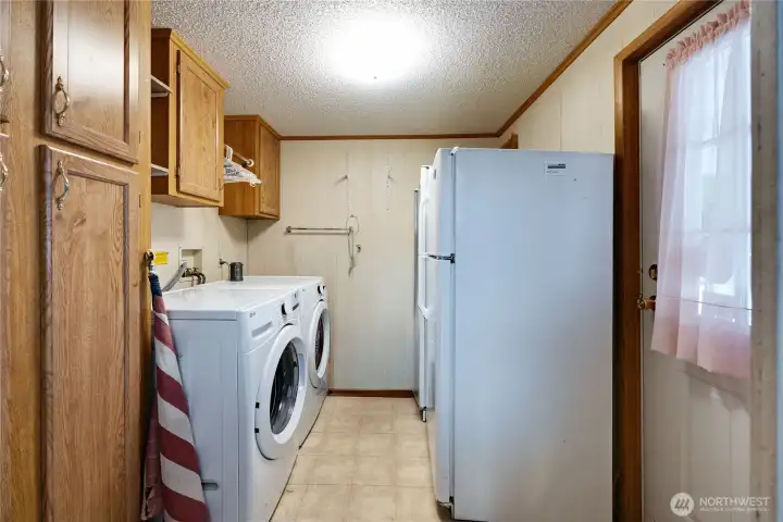 Side entry and laundry space Side entry and laundry space