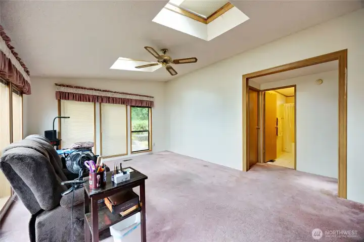 Skylights throughout the home bring in lots of natural light Skylights throughout the home bring in lots of natural light
