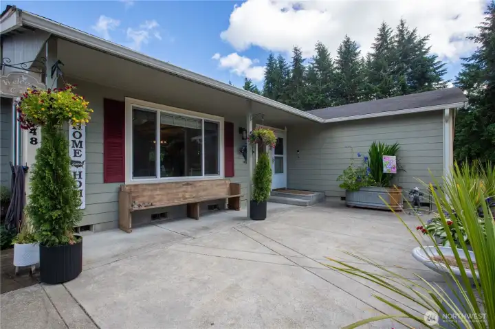 Nice inviting Front Entry with covered front porch Nice inviting Front Entry with covered front porch
