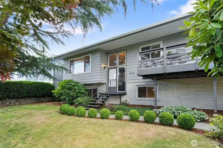Discover the timeless appeal of this beautifully maintained split-level. Blending mid-century character with exceptional care, this one-of-a-kind home is ready to welcome its next chapter. Discover the timeless appeal of this beautifully maintained split-level. Blending mid-century character with exceptional care, this one-of-a-kind home is ready to welcome its next chapter.
