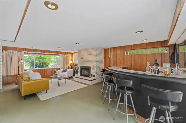 Distinctive curved wet bar is a nostalgic centerpiece for hosting family and friends. Distinctive curved wet bar is a nostalgic centerpiece for hosting family and friends.