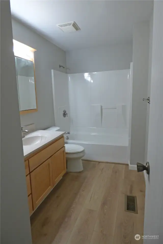 Full bathroom centrally located between all 3 upstairs bedrooms.