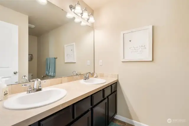 Double vanity guest bathroom