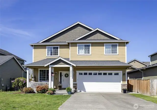 Home sweet home in Ridgewood Park—nestled in the heart of a quiet cul-de-sac.